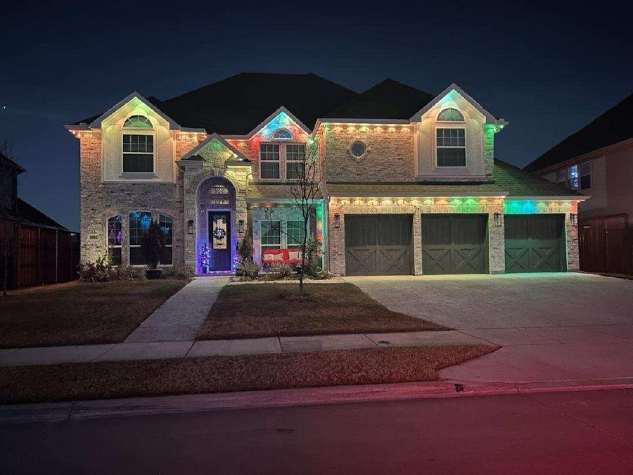 Full multicolor roofline on a two-story home